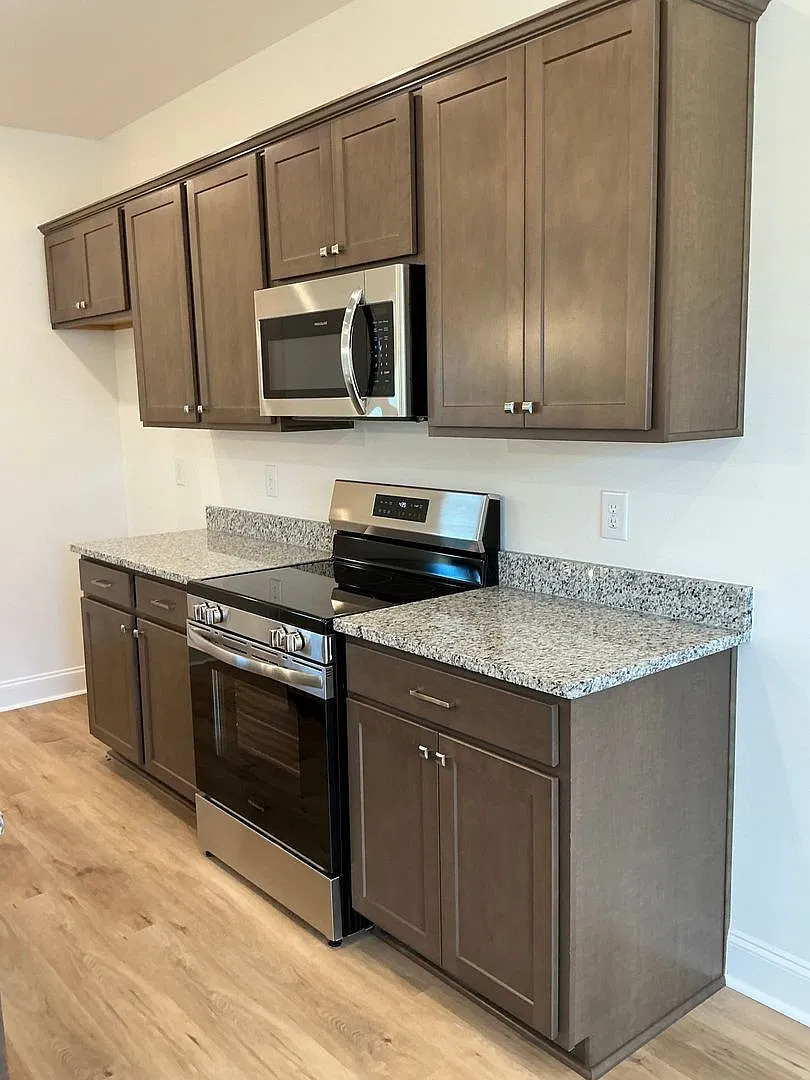 3 bed, 2.5 bath, 1372 sqft, $1,595 — Photo 4
