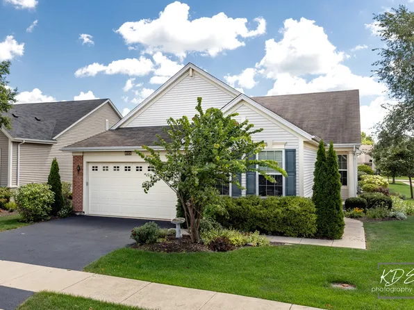 2836 Hillcrest Cir, Naperville, IL 60564