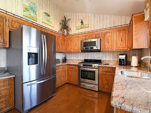 3rd image of 11745 Brook Hill Dr
