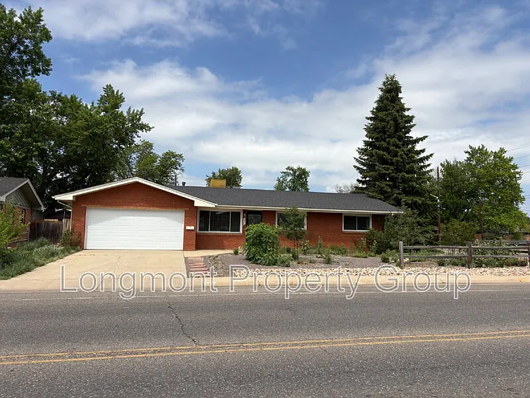 1851 Collyer St — Photo 2