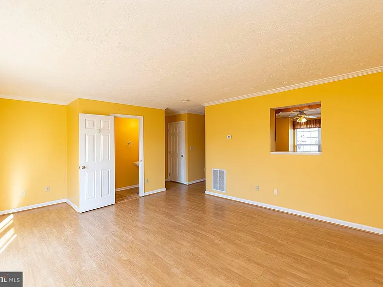 304 Chatham Sq — Photo 11