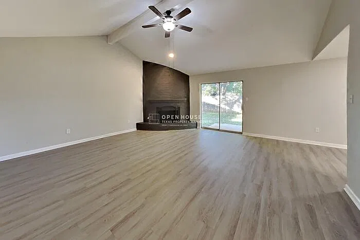 3 bed, 2.0 bath, 1394 sqft, $1,925 — Photo 3