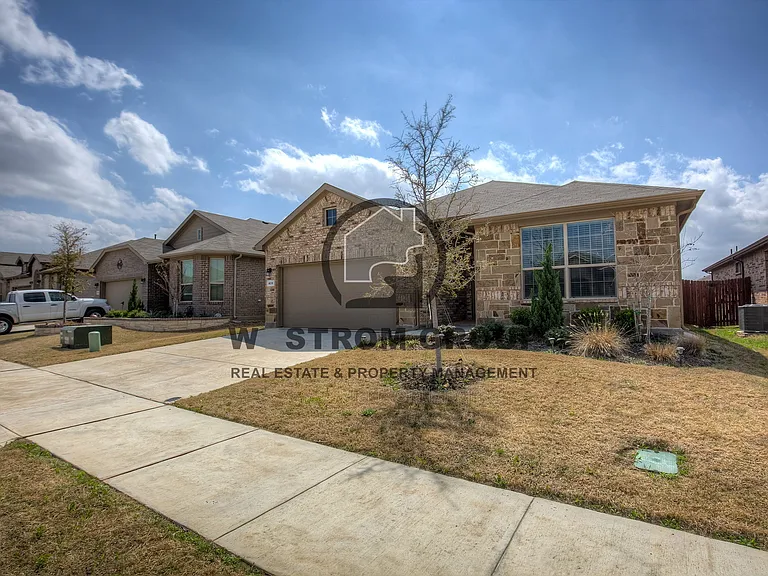 820 Greenford Mnr — Photo 2