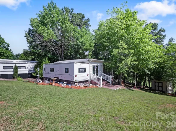 107 Dove Ln, New London, NC 28127