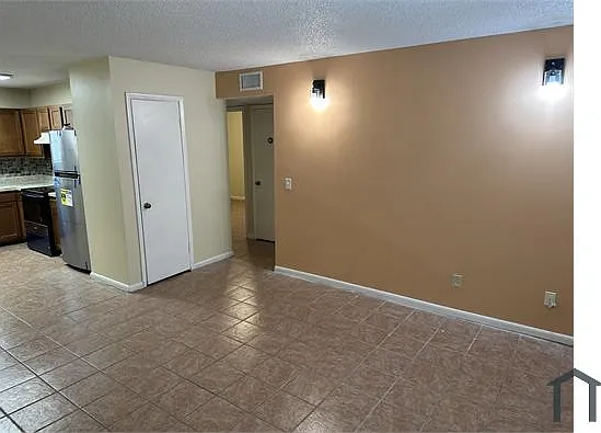 2 bed, 900 sqft, $1,350 — Photo 4