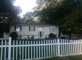 106 Lexington Rd, Shirley, NY 11967