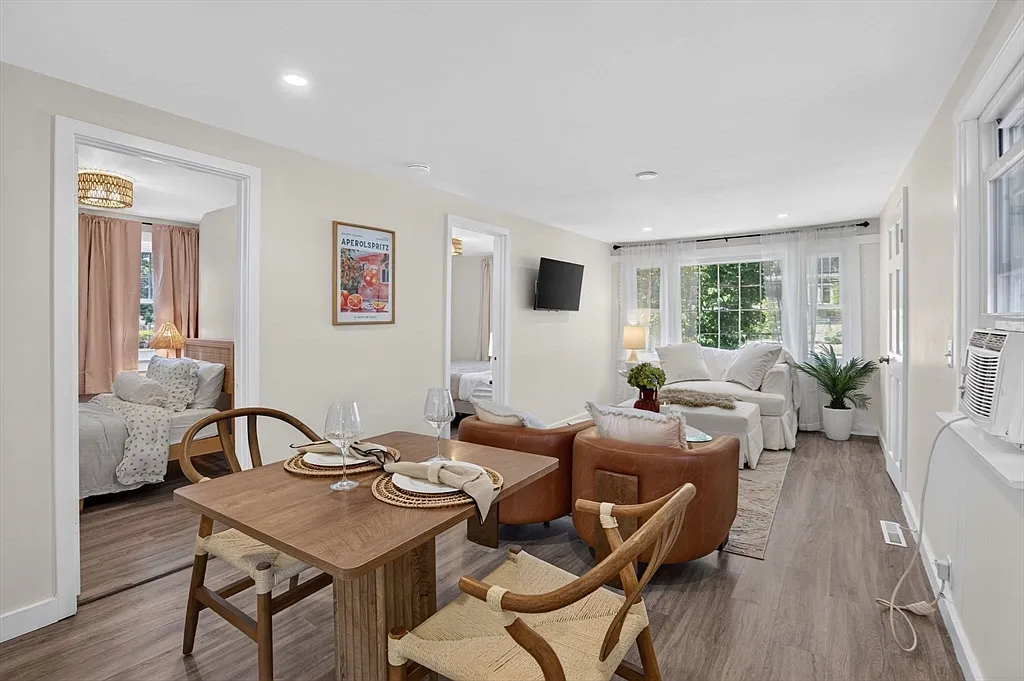 2 bed, 1.0 bath, 704 sqft, $2,900 — Photo 1