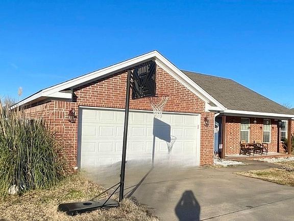 2nd image of 104 Heritage Ln