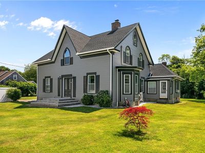 93 E Main Rd, Portsmouth, RI, 02871