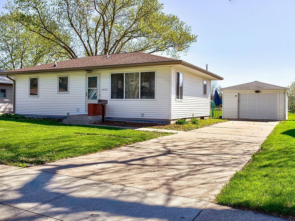 1st image of 1402 Meadowlane Ave