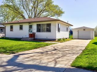 1402 Meadowlane Ave, Ames, IA 50010