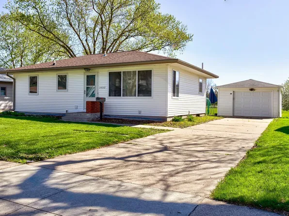 1402 Meadowlane Ave, Ames, IA 50010