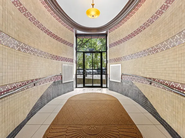 601 Pelham Parkway North image 20 of 22