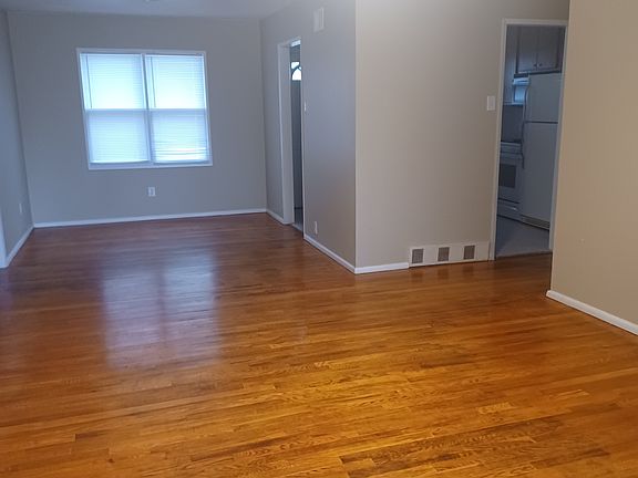 2nd image of 208 Acoma Dr