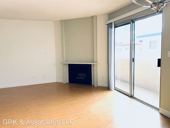 3rd image of 1621 Federal Ave APT 4