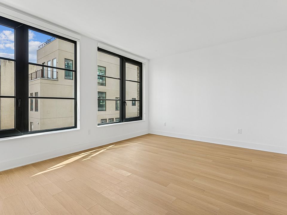 1st image of 499 President St #303