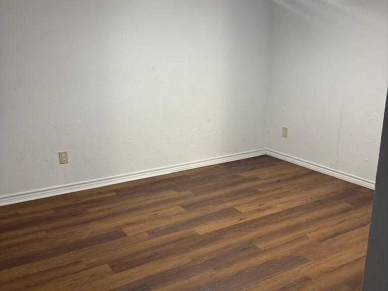 422 Menlo Park Dr — Photo 2