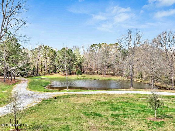 4th image of 1405 Church Hill Rd