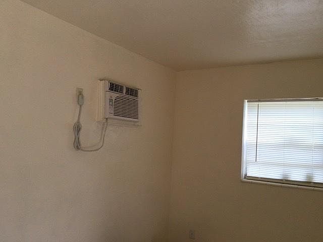 1st image of 425 NE 123rd St