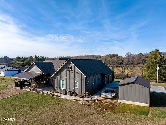 4th image of 4069 Greenwood Dr