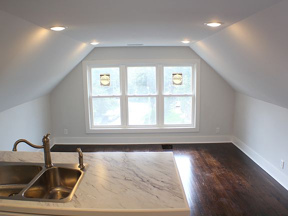 4th image of 3339 Charlotte St APT 3