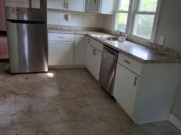 4th image of 1603 Tell St