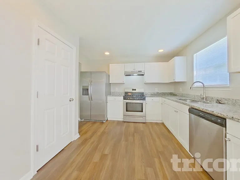 693 Grandview Cir — Photo 5