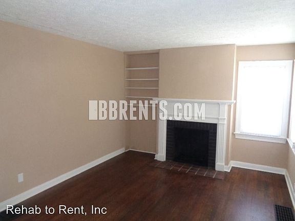3rd image of 806 W Hillcrest Ave