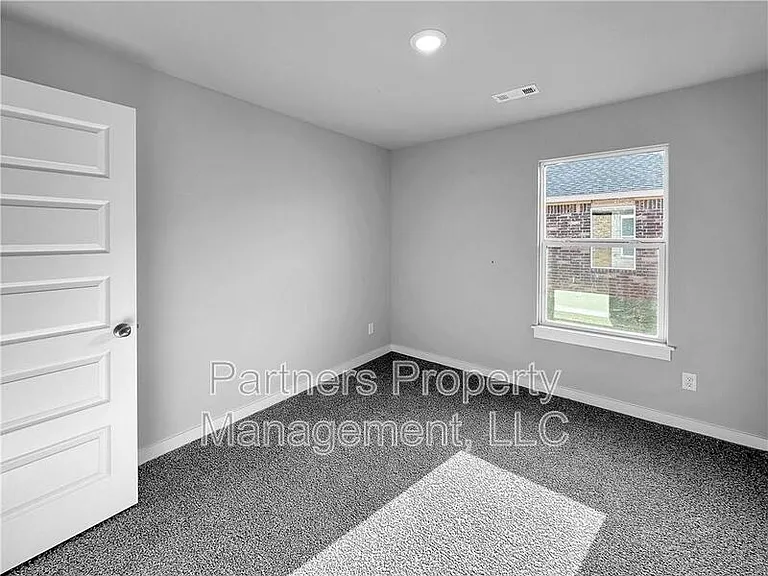 4390 W Glacier St — Photo 13