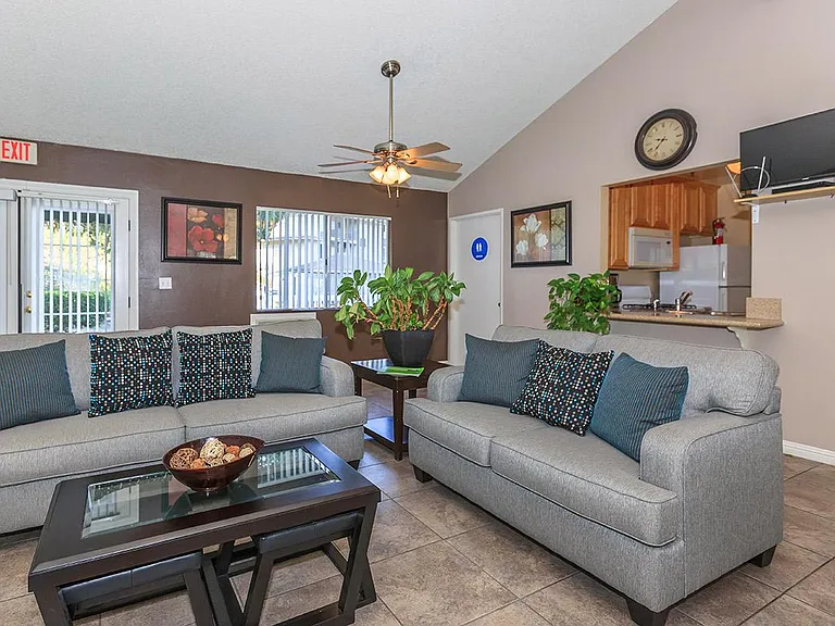 Woodglen Apartment Homes — Photo 5