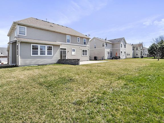 2nd image of 901 Nightshade Ln