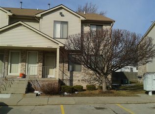 20922 Flora St, Roseville, MI 48066