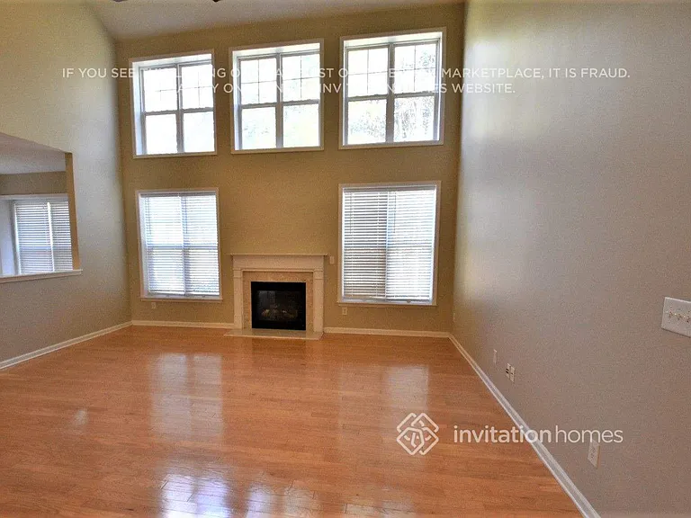 1942 Woodstream Rd — Photo 2