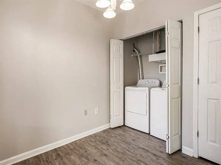 Washer/Dryer Included