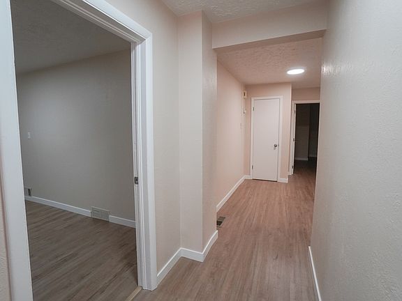 3rd image of 612 E Jefferson St APT 4