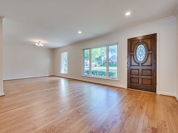 4th image of 7006 Clayton Ave
