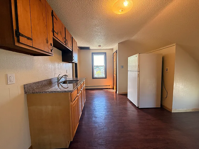 40 Webb St #3 — Photo 4