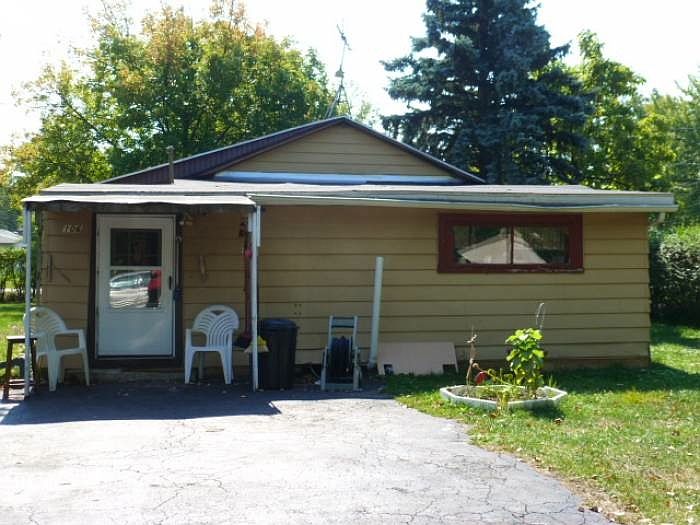 2nd image of 106 Oakwood St