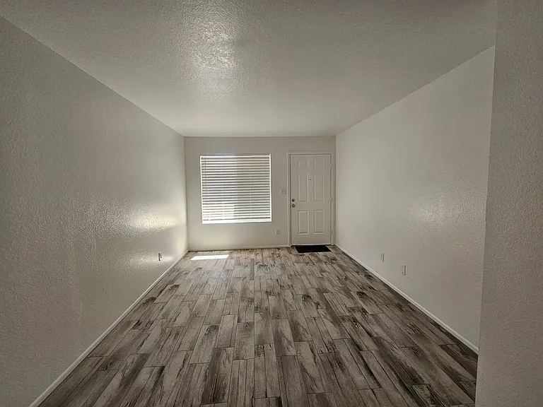 115 W. Inglewood — Photo 20