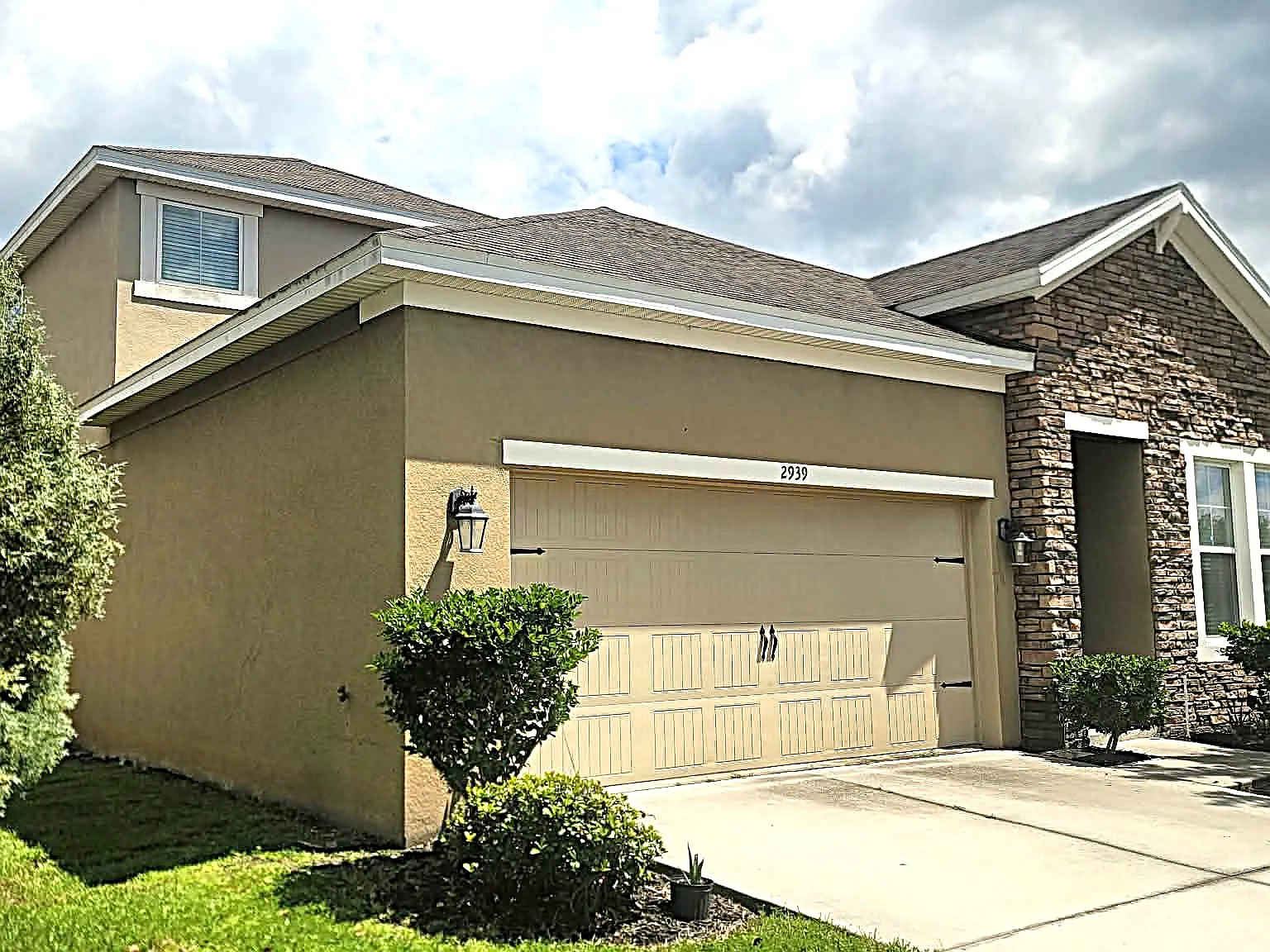 4 bed, 2160 sqft, $2,500 — Photo 1