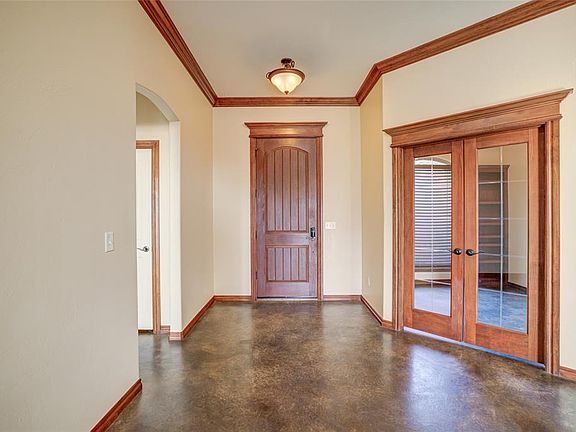 4th image of 612 N Timber Rd