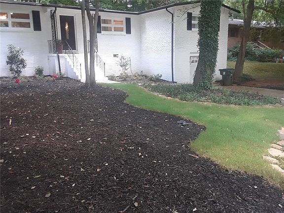 2nd image of 3857 Longview Dr