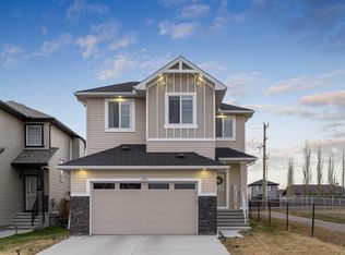 753 E Edgefield Cres, Strathmore, AB T1P 0G2