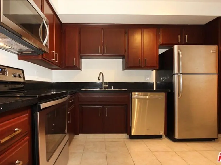 1262 S Barrington Ave #203 — Photo 9