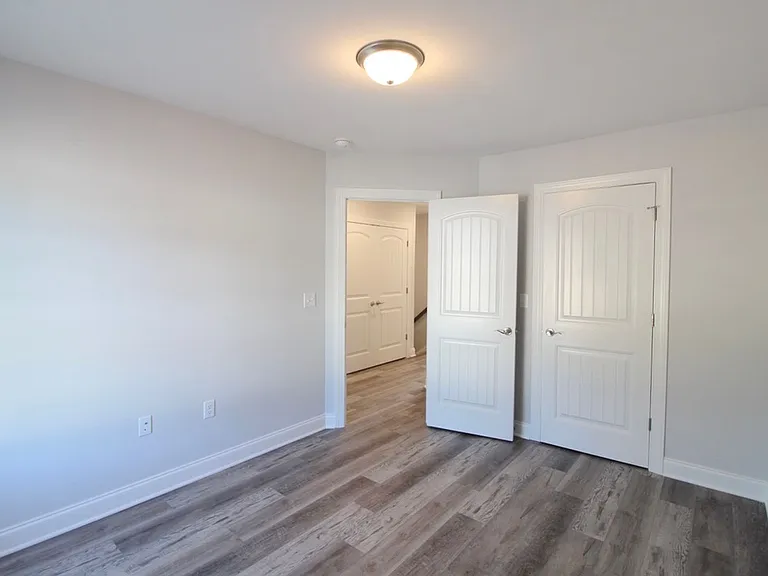 1073 Bluemoon Dr — Photo 17
