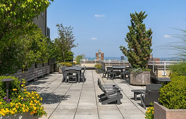 Rented by SERHANT. | media 22