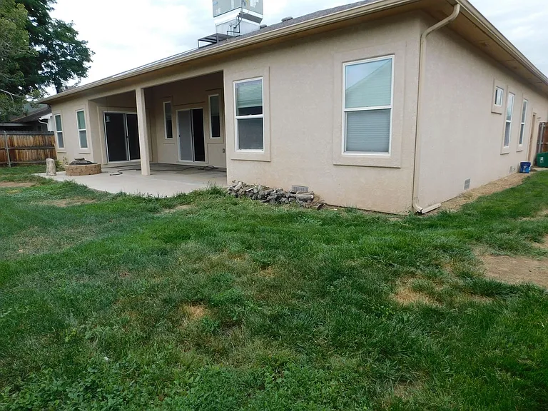 566 Garnet Dr — Photo 23