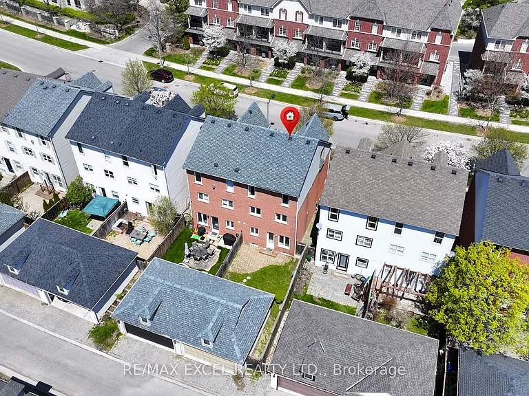 98 Georgian Dr — Photo 3