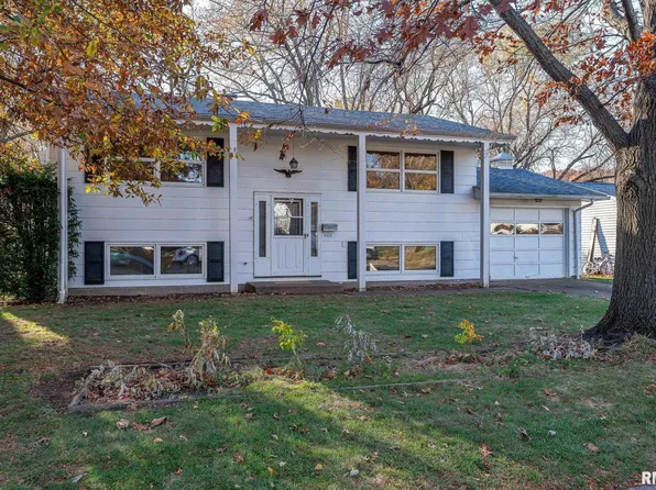4104 N Linwood Ave, Davenport, IA 52806