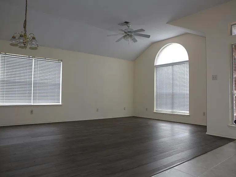 7305 Maplewood Dr — Photo 110